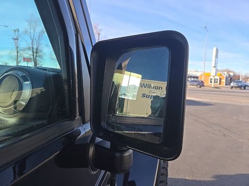 Used 2017 Jeep Wrangler Unlimited Rubicon image 26