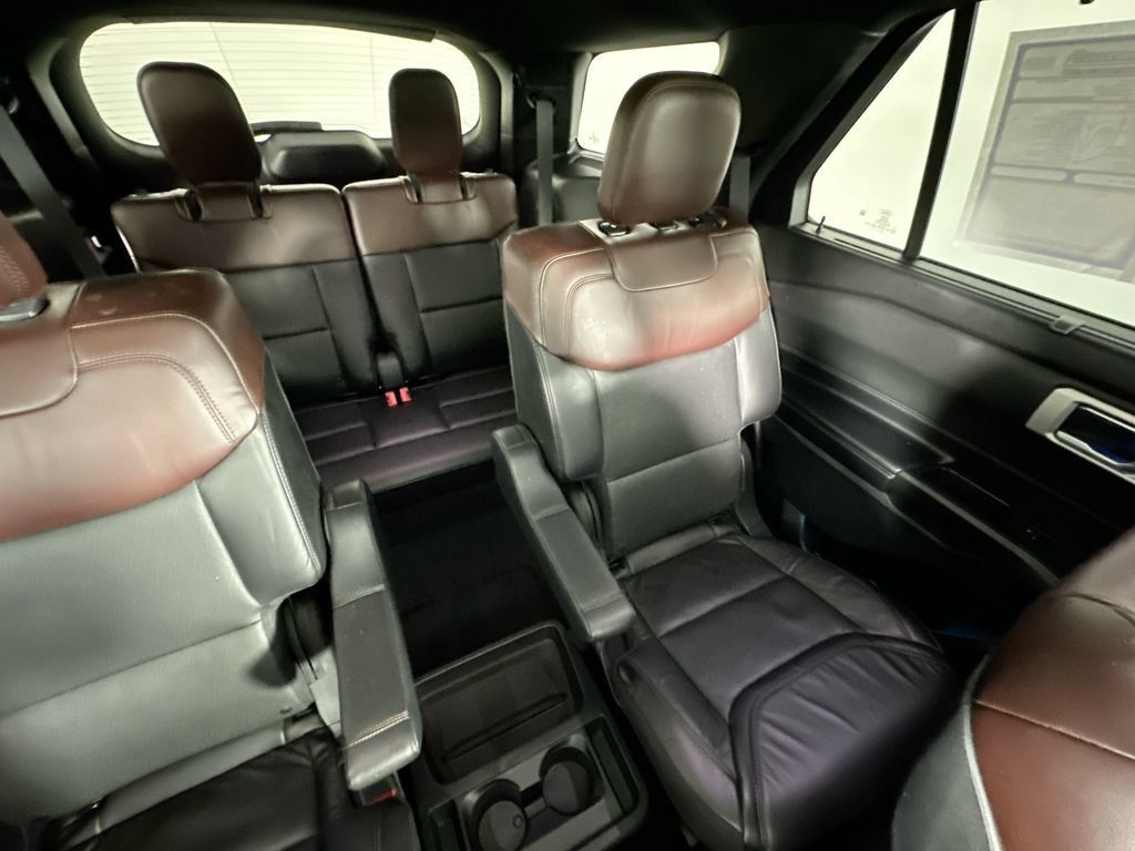 Used 2020 Ford Explorer Platinum w/ Premium Technology Package AWD/4WD image 14