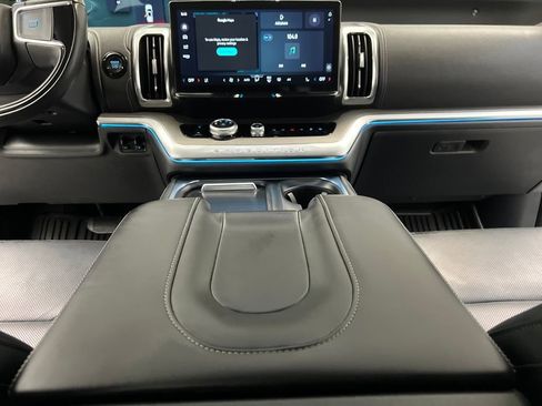 Used 2025 Ford Expedition Platinum image 50