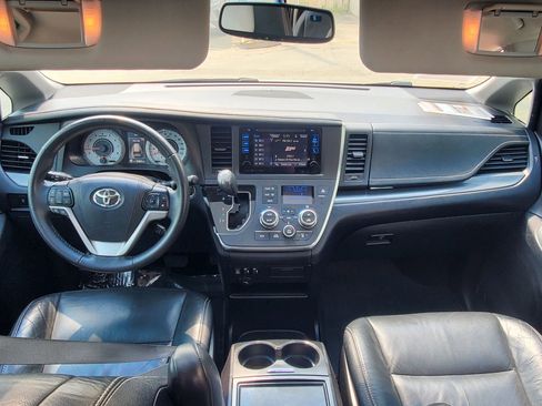 Used 2017 Toyota Sienna SE w/ SE Preferred Package image 38