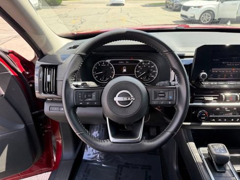 Used 2023 Nissan Pathfinder SV AWD/4WD image 12