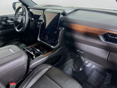 Used 2025 GMC Yukon XL Denali image 26