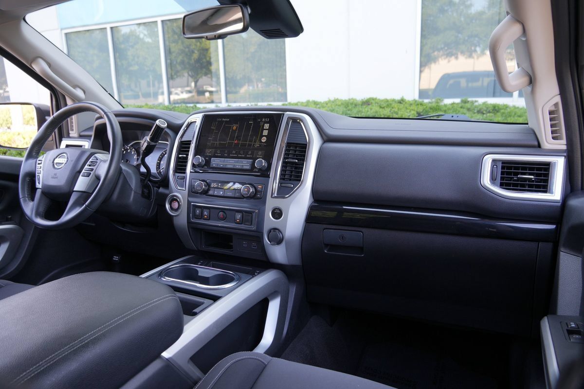 Used 2021 Nissan Titan SV w/ SV Convenience Package RWD image 7