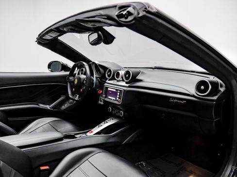 Used 2016 Ferrari California T image 51