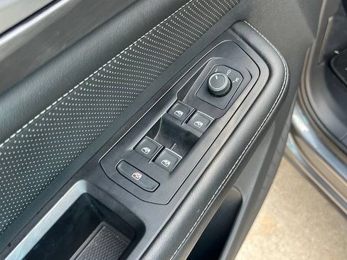 Used 2024 Volkswagen Atlas Cross Sport SE FWD image 11