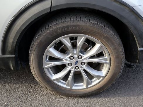 Certified 2022 Ford Explorer XLT w/ Equipment Group 202A image 18