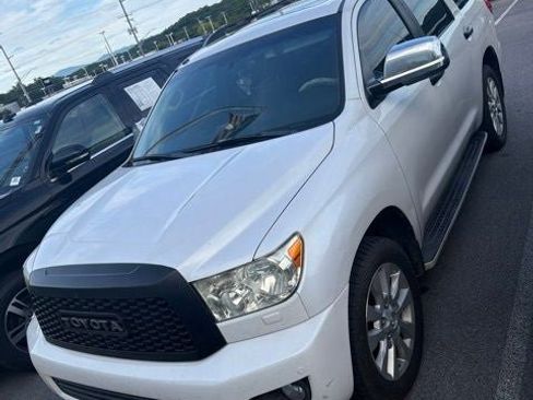 Used 2008 Toyota Sequoia Platinum RWD image 2