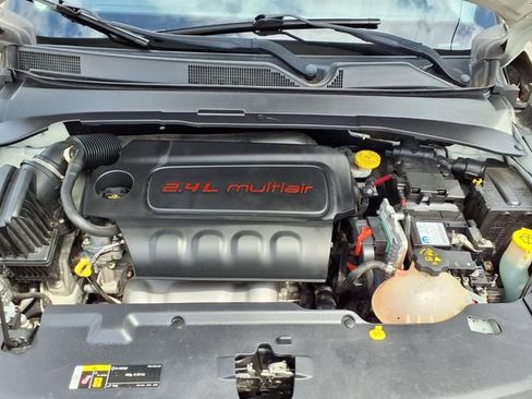 Used 2017 Jeep Compass Latitude w/ Popular Equipment Group FWD image 3