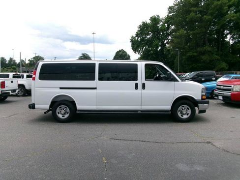 Used 2025 Chevrolet Express 3500 LT w/ LT Preferred Equipment Group RWD image 5