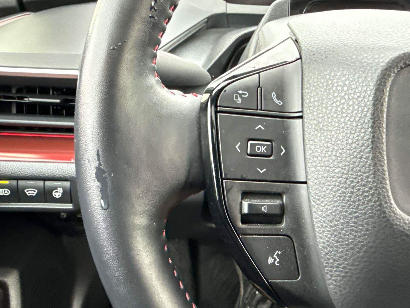 Used 2023 Toyota Prius Prime Premium FWD image 24