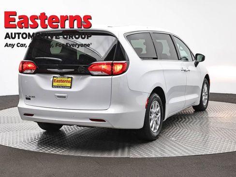 Used 2023 Chrysler Voyager LX FWD image 4