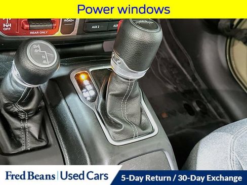 Used 2025 Jeep Gladiator Sport AWD/4WD image 20