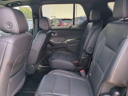 Certified 2022 Chevrolet Traverse LT w/ LT Premium Package AWD/4WD image 17