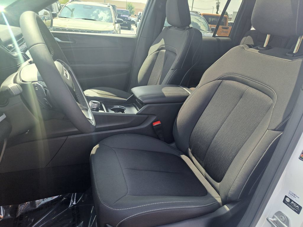 Certified 2025 Jeep Grand Cherokee Laredo X AWD/4WD image 30