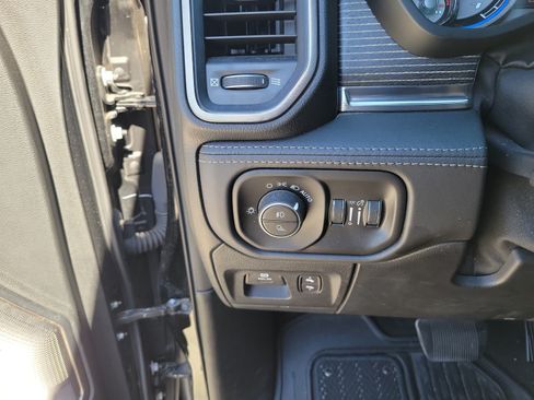Used 2020 RAM 1500 Limited w/ Black Appearance Package AWD/4WD image 26