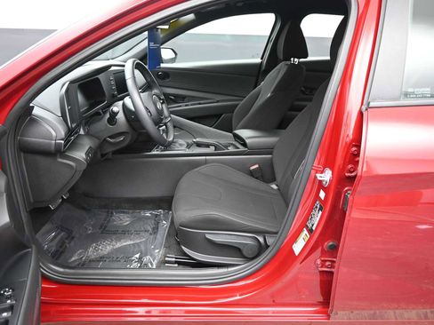Certified 2025 Hyundai Elantra Sport image 11