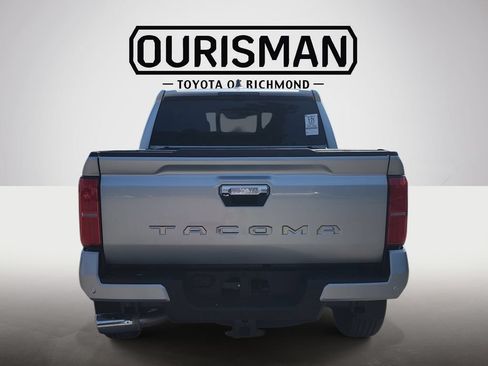 Used 2025 Toyota Tacoma Limited AWD/4WD image 5