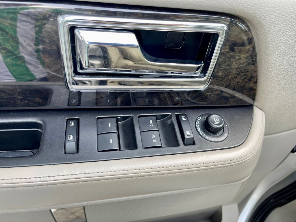 Used 2015 Lincoln Navigator 2WD image 44