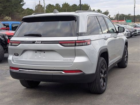 Used 2024 Jeep Grand Cherokee Limited image 7