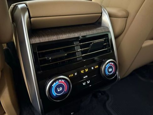 New 2025 Land Rover Range Rover Long Wheelbase SE image 30