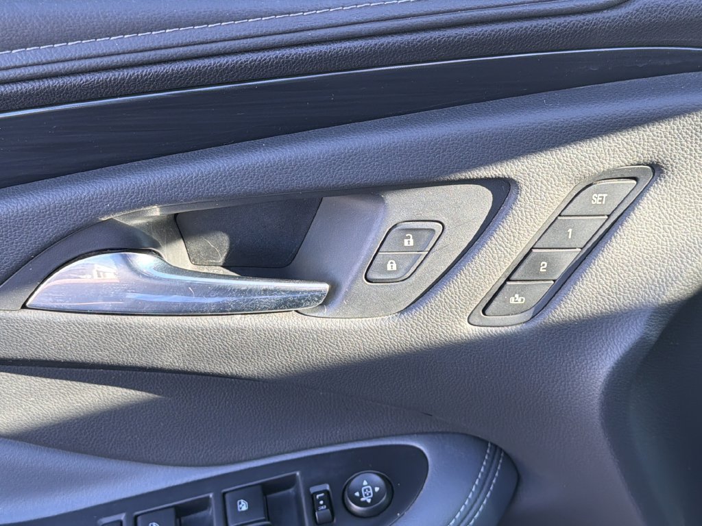 Used 2020 Buick Envision Essence FWD image 9