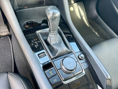 Used 2019 MAZDA MAZDA3 w/Preferred Pkg image 16