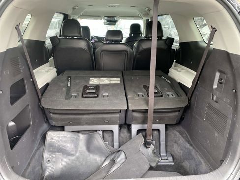 Used 2022 Kia Carnival LX FWD image 5