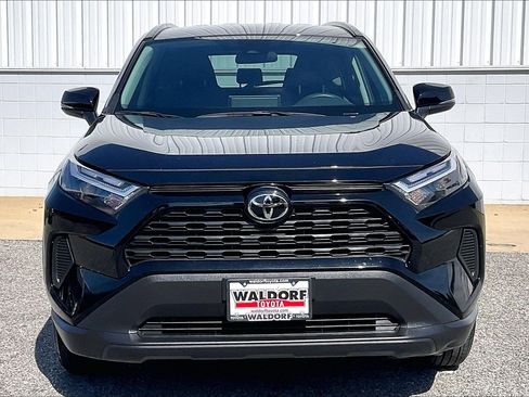 Used 2025 Toyota RAV4 XLE AWD/4WD image 3