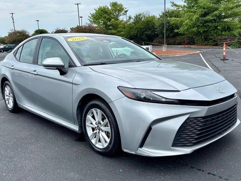 Used 2025 Toyota Camry LE FWD image 9