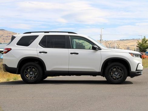 New 2025 Honda Pilot TrailSport image 7