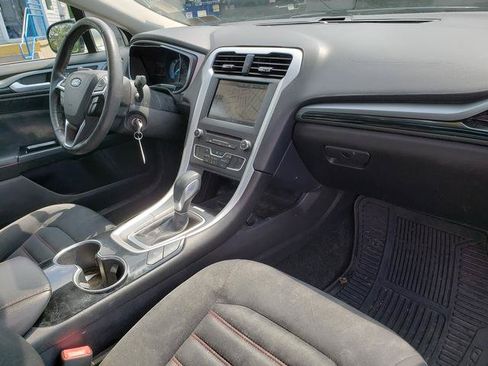 Used 2016 Ford Fusion SE FWD image 18