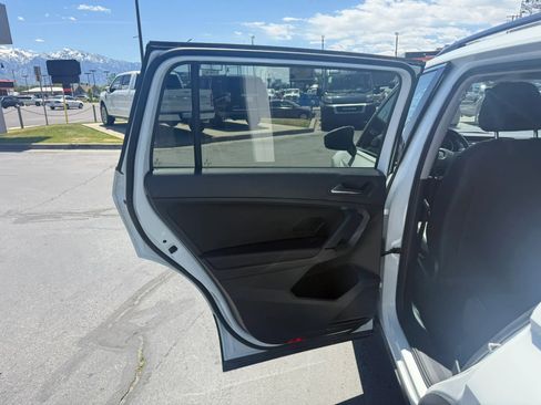 Used 2019 Volkswagen Tiguan SE AWD/4WD image 21
