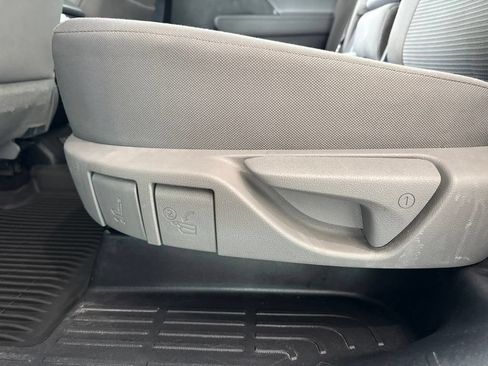 Used 2024 Toyota Highlander LE AWD/4WD image 13