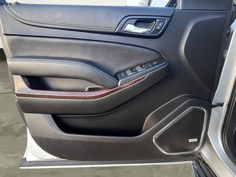 Used 2018 GMC Yukon SLE w/ SLE Value Package image 16