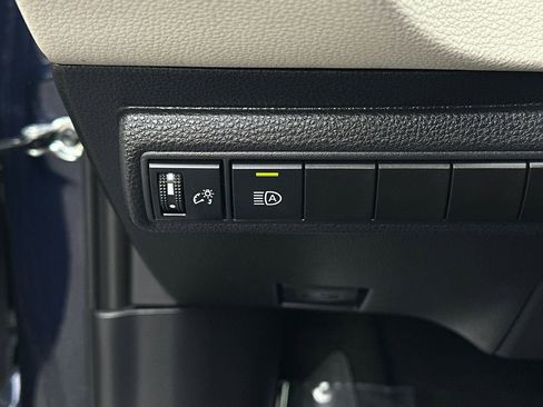 Used 2025 Toyota Corolla LE FWD image 17
