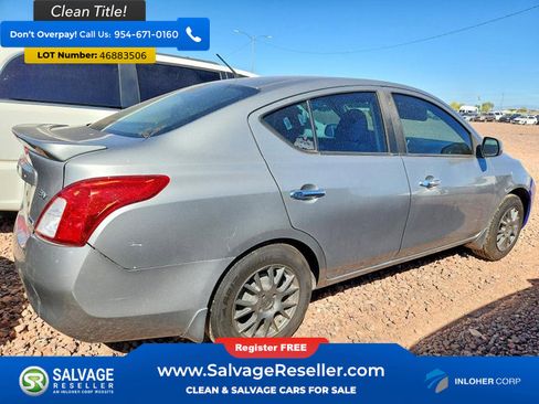 Used 2014 Nissan Versa SV FWD image 4