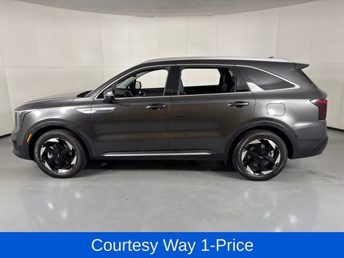 Used 2025 Kia Sorento EX AWD/4WD image 6