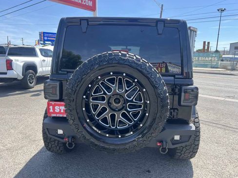 Used 2019 Jeep Wrangler Unlimited Sahara AWD/4WD image 5