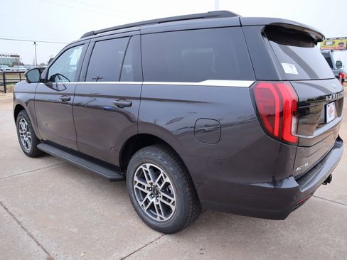 New 2025 Ford Expedition Active image 27