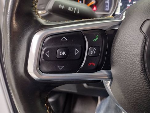 Used 2020 Jeep Wrangler Unlimited Sahara image 32