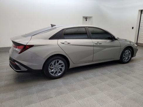 Used 2024 Hyundai Elantra SEL FWD image 10