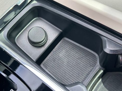 Used 2023 Volvo XC60 B5 Plus image 31