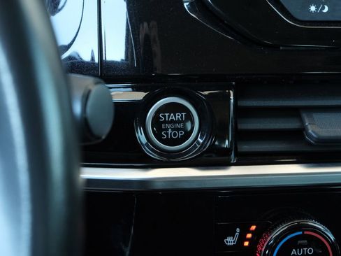 Used 2023 Nissan Pathfinder SV image 13