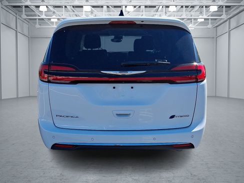 Used 2024 Chrysler Pacifica Limited FWD image 5