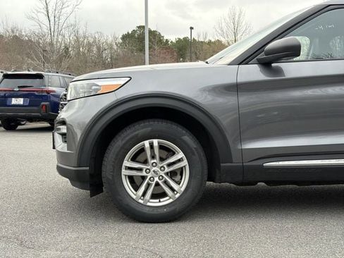 Used 2021 Ford Explorer XLT w/ Equipment Group 202A image 9