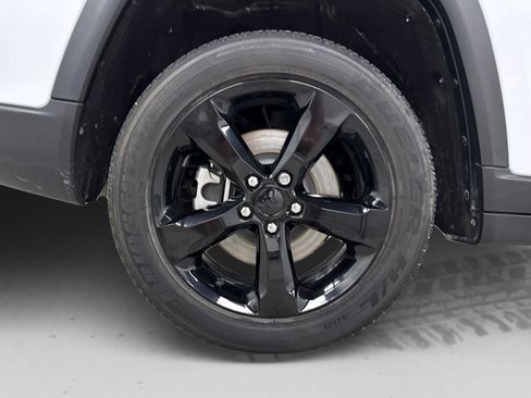 Used 2024 Jeep Grand Cherokee L Altitude image 27