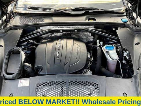 Used 2017 Porsche Macan AWD/4WD image 32