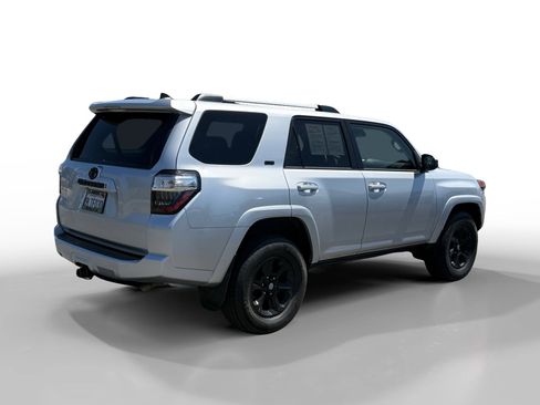 Used 2022 Toyota 4Runner SR5 AWD/4WD image 5