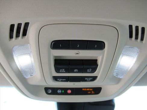 Used 2022 Buick Envision Avenir w/ Technology Package II FWD image 27