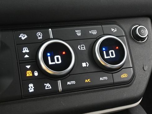 Used 2021 Land Rover Defender 110 SE image 13